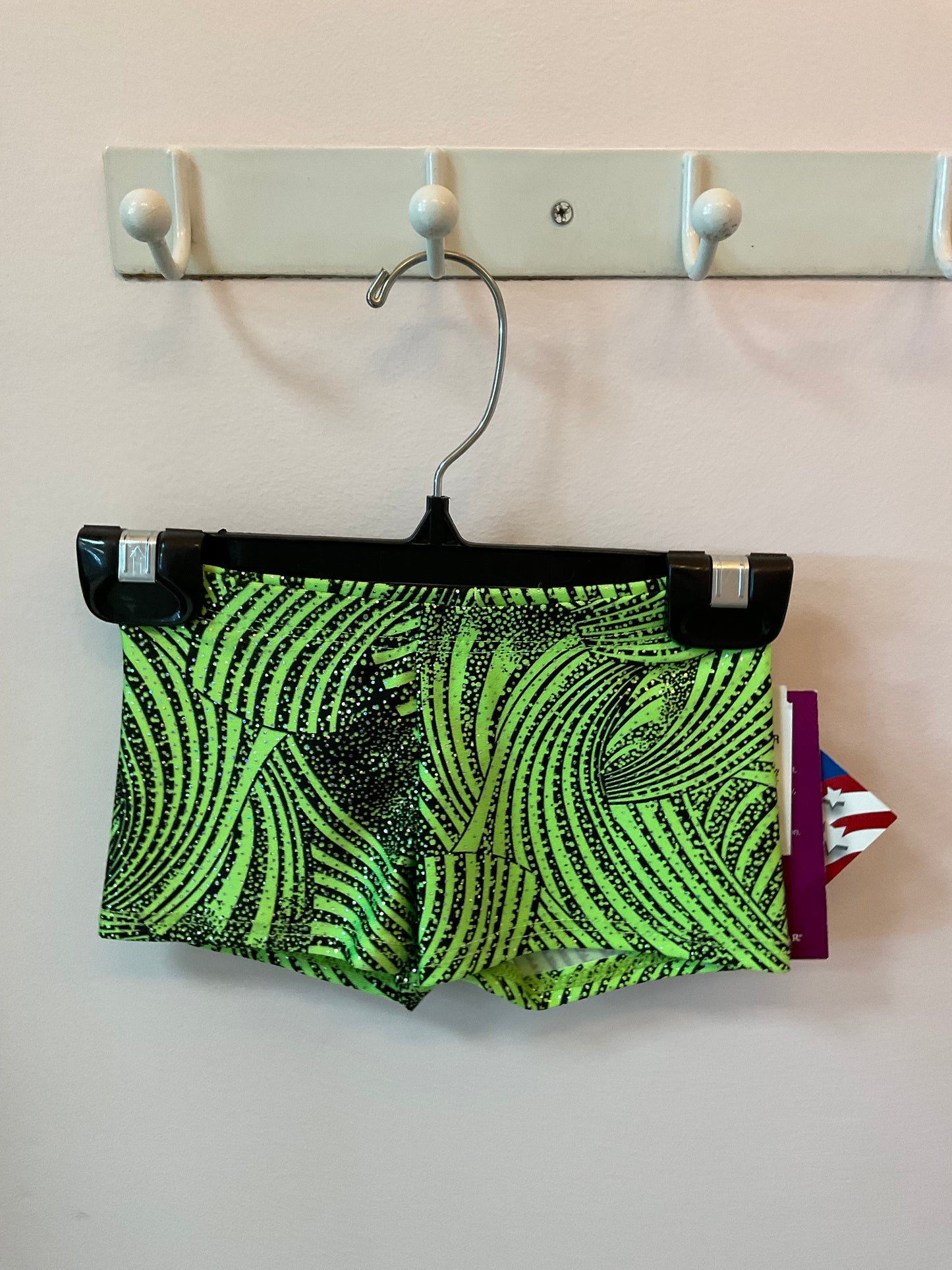 MOTIONWEAR LOW RISE SHORTS