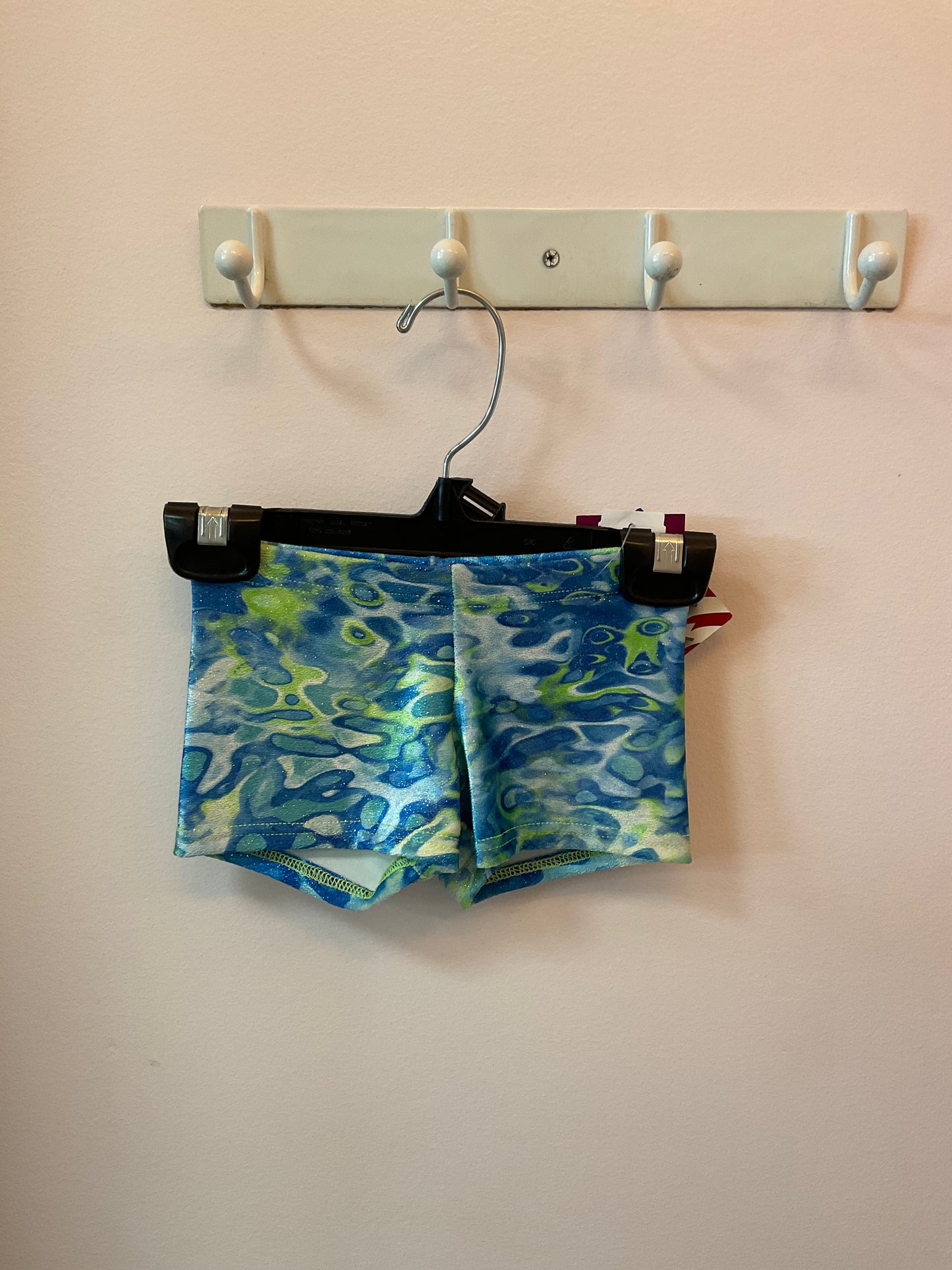 MOTIONWEAR LOW RISE SHORTS