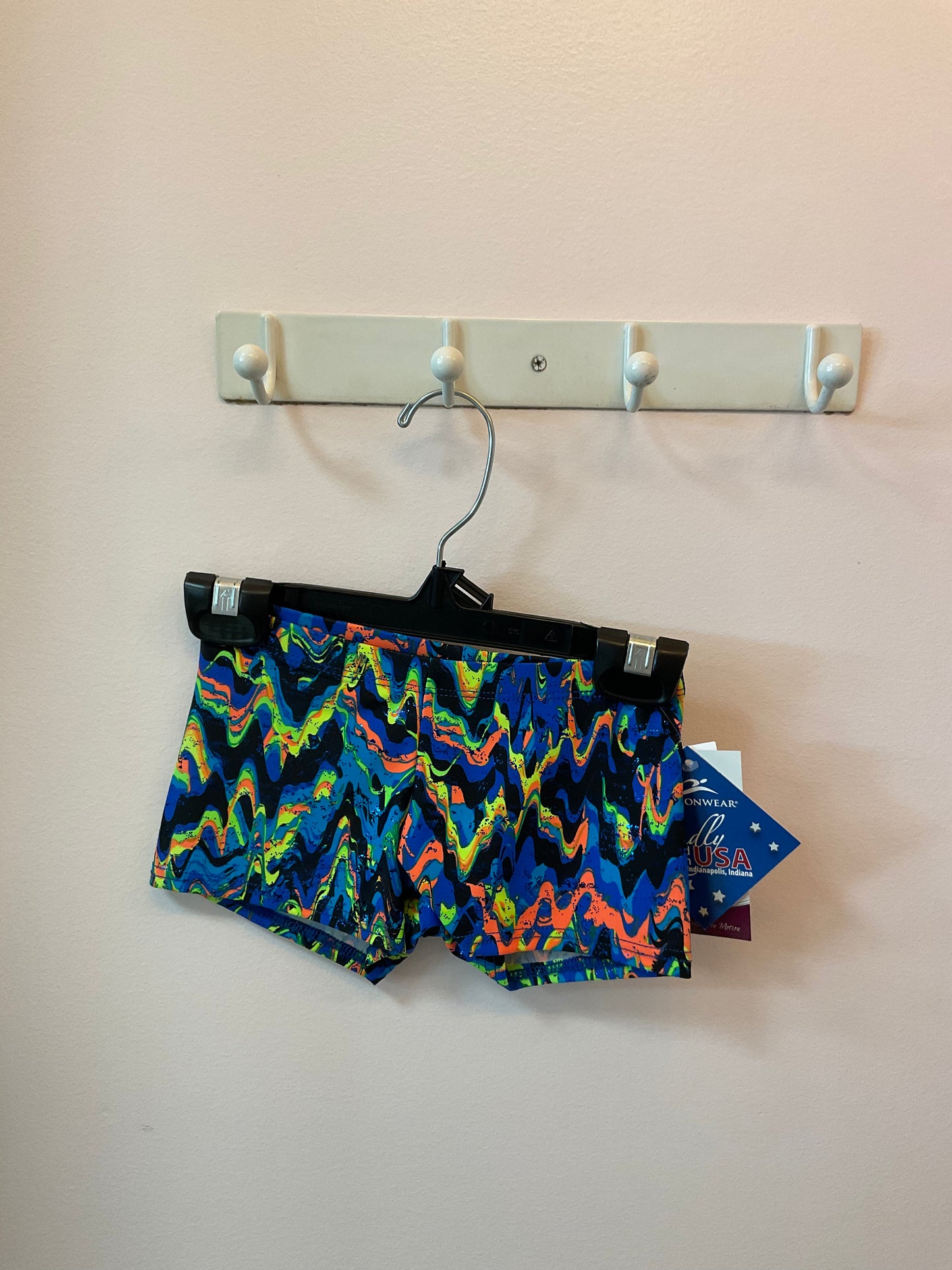 MOTIONWEAR LOW RISE SHORTS