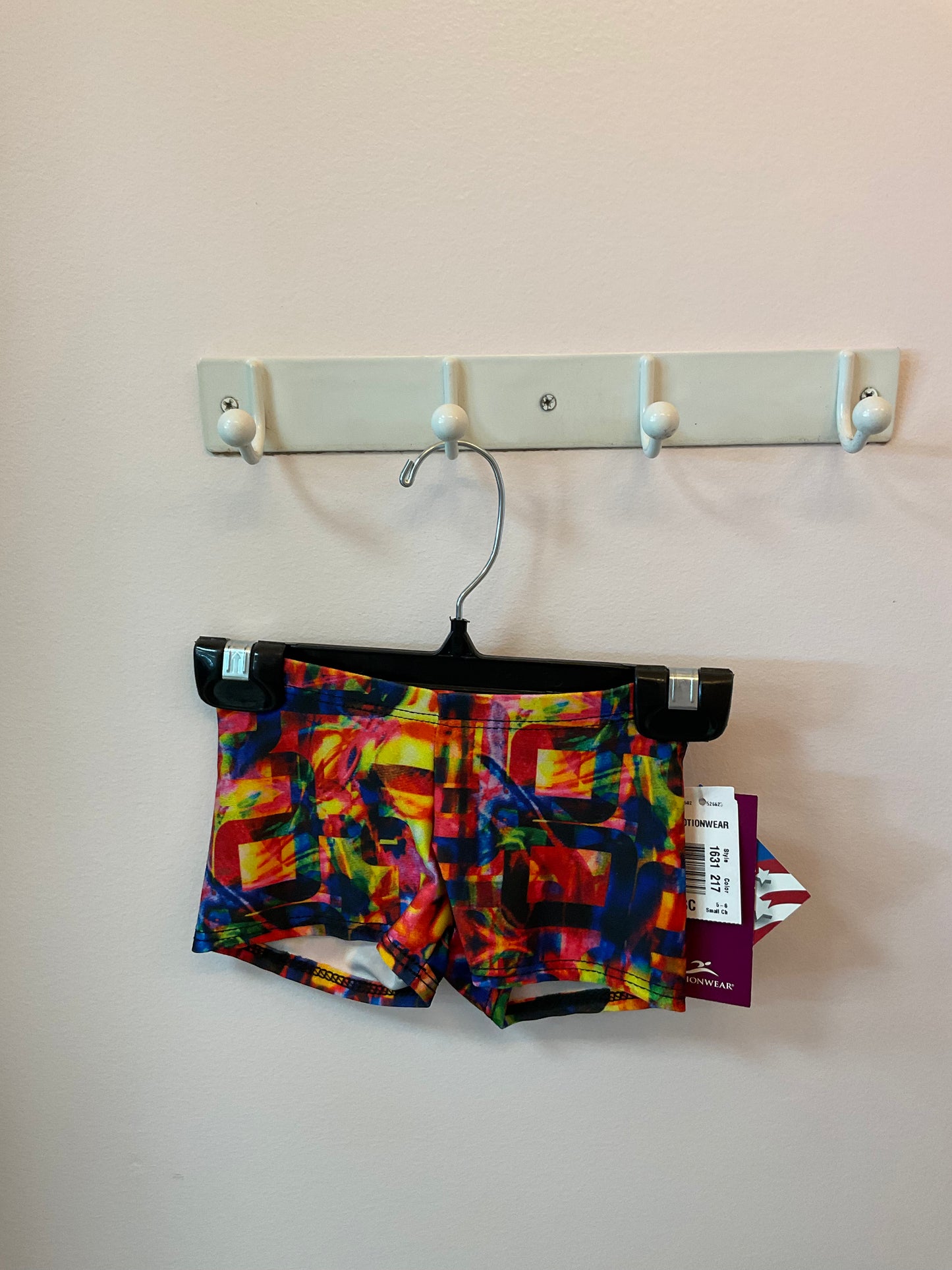 MOTIONWEAR LOW RISE SHORTS