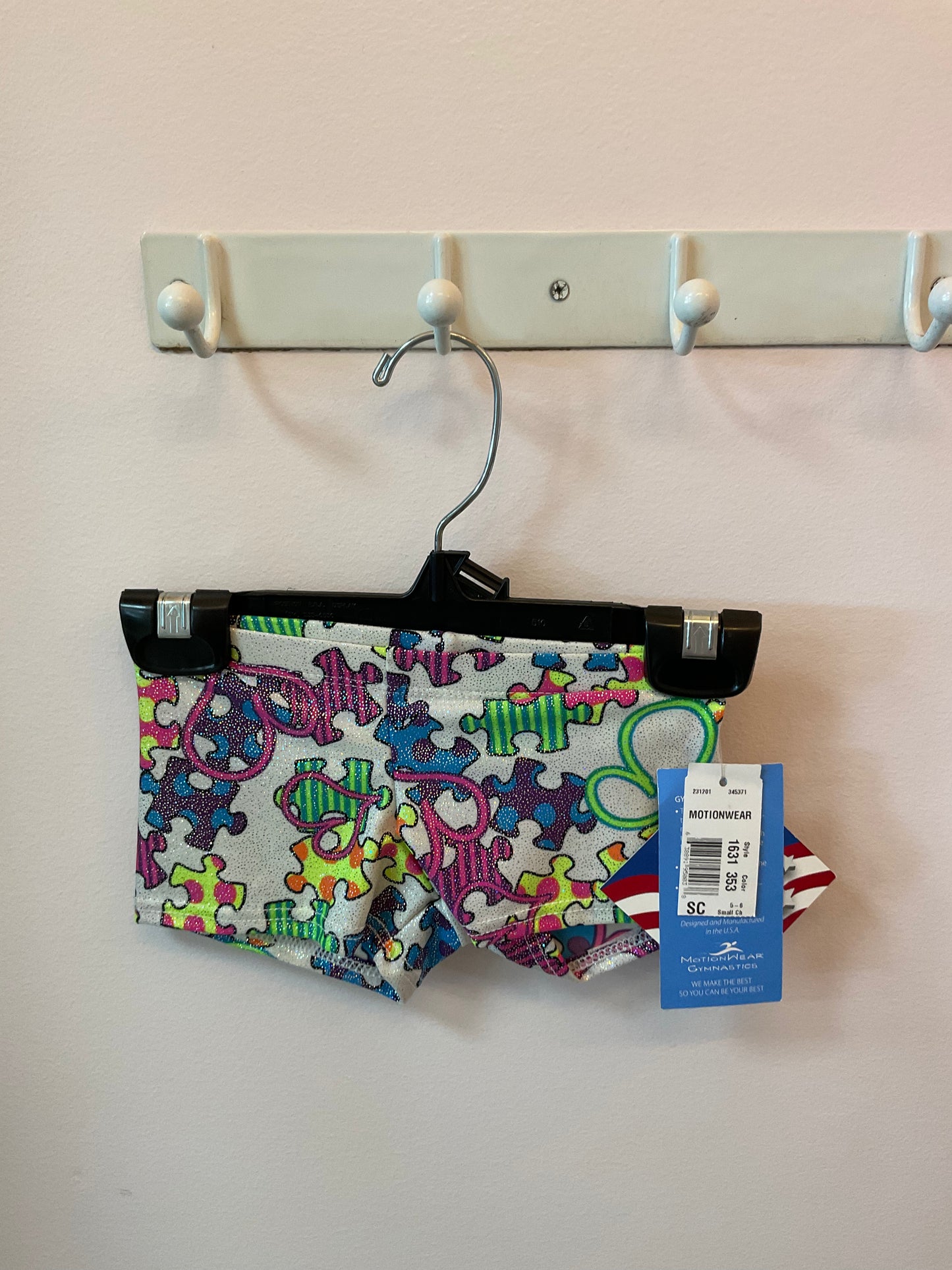 MOTIONWEAR LOW RISE SHORTS