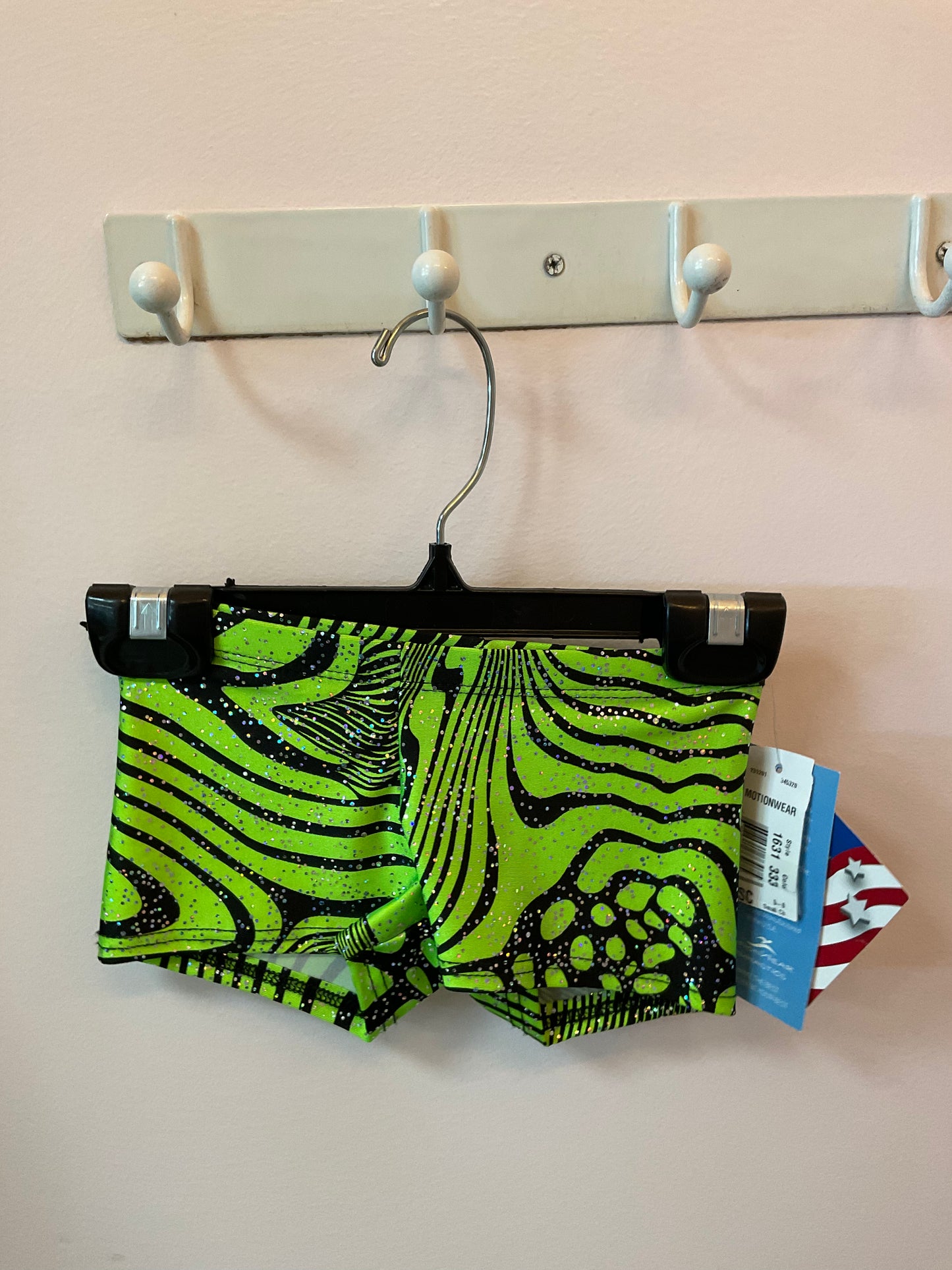 MOTIONWEAR LOW RISE SHORTS