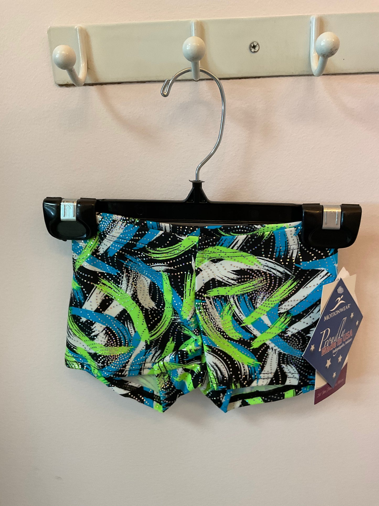 MOTIONWEAR LOW RISE SHORTS